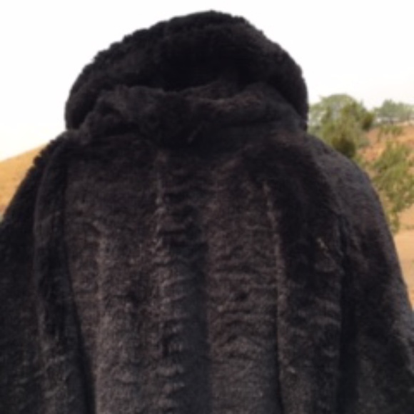 BEAUTIFUL FAUX 'MINK' JACKET - Picture 9 of 10